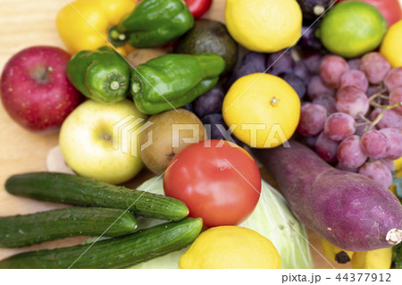 フレッシュな野菜と果物 フレッシュな野菜と果物 44377912