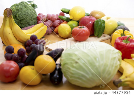 新鮮な野菜と果物 44377954