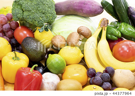 新鮮な野菜と果物 新鮮な野菜と果物 44377964