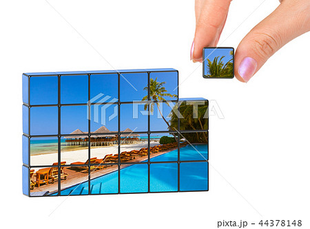 Hand and Maldives puzzle (my photo) 44378148