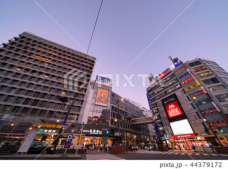 日本の東京都市景観　東武鉄道　池袋駅などの街並みを望む 44379172
