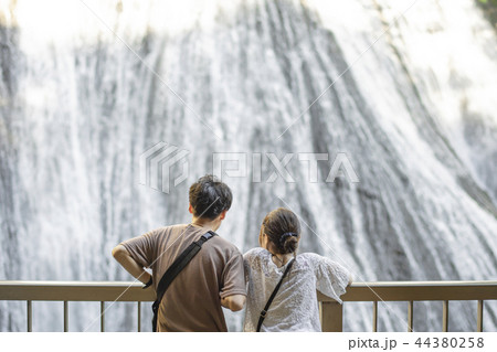 恋人の聖地　袋田の滝　カップル　デート 44380258