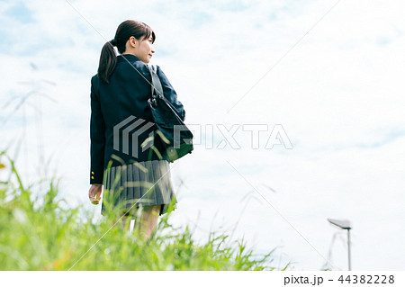 女子高生 高校生 学生 女性 44382228