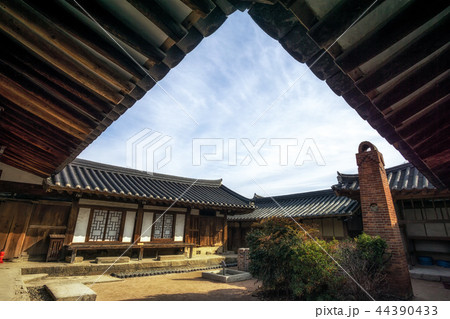 rich choi family of gyeongju 44390433