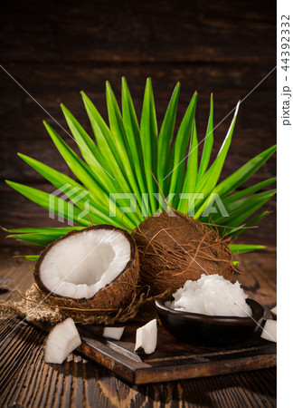 close up of a coconut oil 44392332