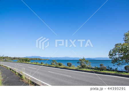 快晴の琵琶湖湖周道路 快晴の琵琶湖湖周道路 44393291