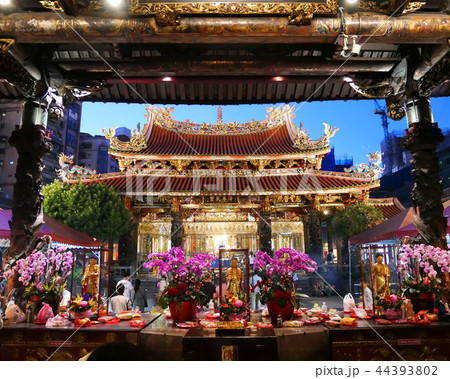 Longshan Temple in Taipei, Taiwan. 44393802