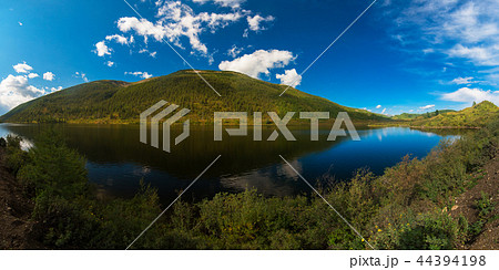 Lake in the Altai Mountains 44394198