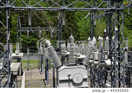 山間部の変電設備 44395083