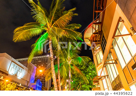 《ハワイ》ワイキキ・メインストリートの夜 《ハワイ》ワイキキ・メインストリートの夜 44395622