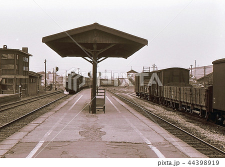 昭和44年　D51牽引普通列車五稜郭駅到着　函館本線　北海道 44398919