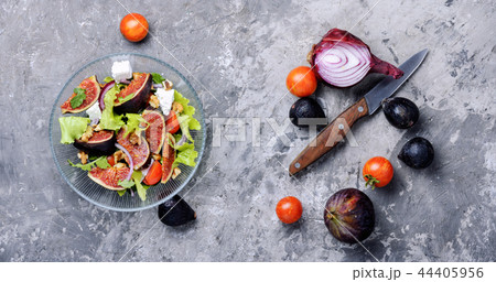 Vegetarian salad with figs Vegetarian salad with figs 44405956