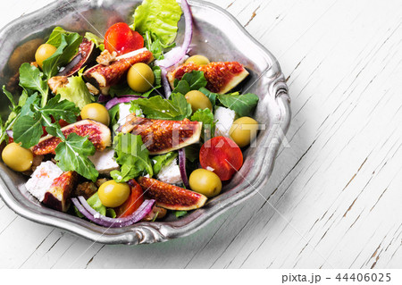 Vegetarian salad with figs Vegetarian salad with figs 44406025