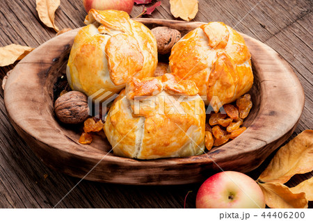 Baked autumn apples Baked autumn apples 44406200