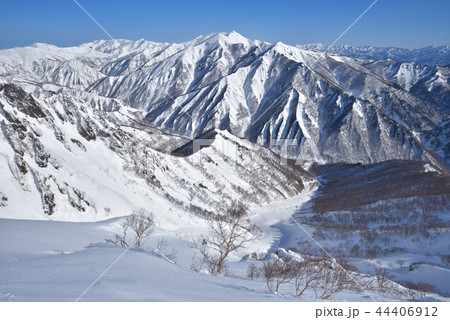 雪山 谷川岳西黒尾根から見るマチガ沢、白毛門山、上越国境稜線方面 雪山 谷川岳西黒尾根から見るマチガ沢、白毛門山、上越国境稜線方面 44406912