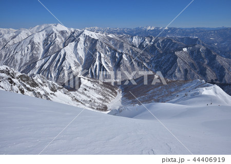 雪山 谷川岳西黒尾根上部から見るマチガ沢、白毛門山、上越国境稜線方面 雪山 谷川岳西黒尾根上部から見るマチガ沢、白毛門山、上越国境稜線方面 44406919