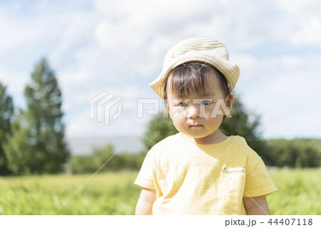 子供　1歳　男の子　公園 44407118