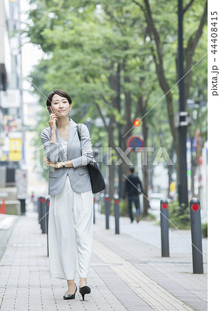 30代　ビジネスウーマン　 44408415