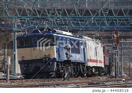 上越線を行く電気機関車牽引のマヤ検測列車 44408516
