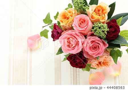 秋色のバラアレンジ 44408563