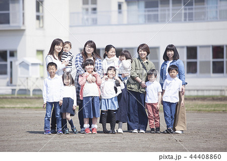 母と子供たち 44408860