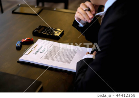 Businessmen contract on trading - rent a car. Businessmen contract on trading - rent a car. 44412359