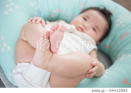 赤ちゃんの足 赤ちゃんの足 44412892