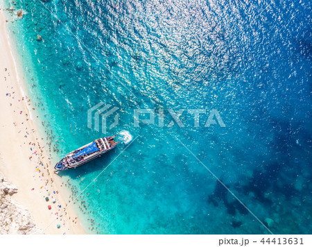 Tourists Arrived At The Beach. 44413631