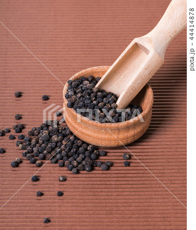 spicy pepper in a wooden bowl 44414878