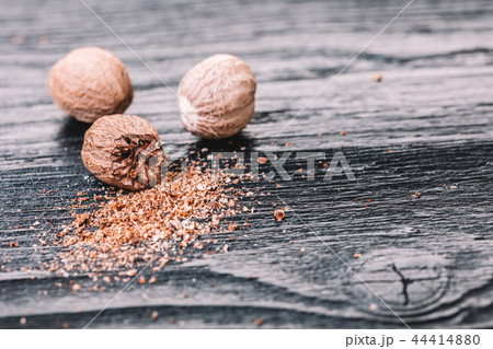 spices nutmeg closeup spices nutmeg closeup 44414880