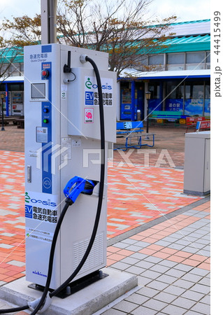 電気自動車用の充電スタンド 03 電気自動車用の充電スタンド 03 44415499