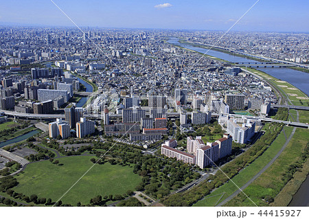 郊外に住宅地/高層マンション、空撮 郊外に住宅地/高層マンション、空撮 44415927