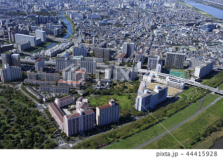 郊外に住宅地/高層マンション、空撮 郊外に住宅地/高層マンション、空撮 44415928