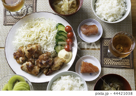 唐揚げがメインの食卓 唐揚げがメインの食卓 44421038