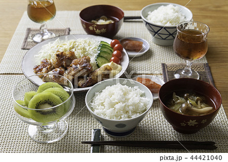 唐揚げがメインの食卓 唐揚げがメインの食卓 44421040