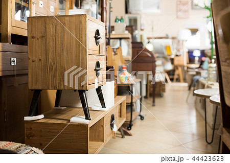 Old design furniture things offered for sale in shop 44423623
