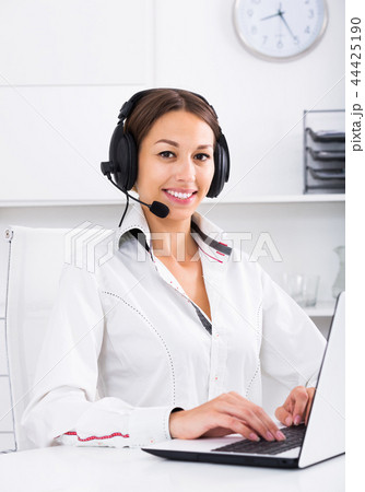 Woman talking with customer 44425190