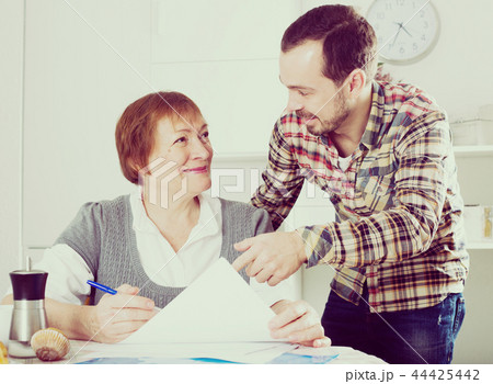 Woman signing agreement 44425442