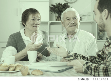 Elderly couple and social employee 44425683