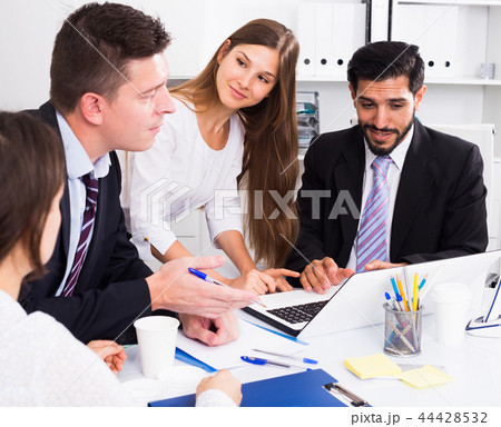 Business people working in office 44428532