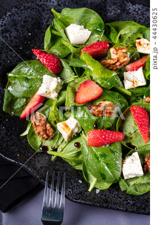 Strawberry spinach salad with feta cheese Strawberry spinach salad with feta cheese 44430625