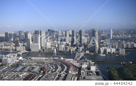 日本の東京都市景観 築地市場・83年の歴史に幕、6日営業終了。右奥は、豊洲市場など=10月6日撮影 日本の東京都市景観 築地市場・83年の歴史に幕、6日営業終了。右奥は、豊洲市場など=10月6日撮影 44434242