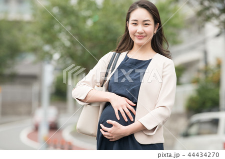 妊婦のビジネスウーマン 44434270