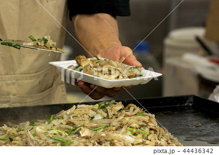 屋台の料理 ホルモン焼きうどん 44436342