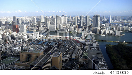 日本の東京都市景観 築地市場・83年の歴史に幕、6日営業終了。右奥は、豊洲市場=10月6日撮影 日本の東京都市景観 築地市場・83年の歴史に幕、6日営業終了。右奥は、豊洲市場=10月6日撮影 44438359