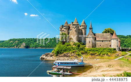 The Chateau de Val, a medieval castle on a bank of the Dordogne in France 44438975