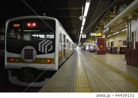 日光線観光列車いろは号と宇都宮駅 44439131