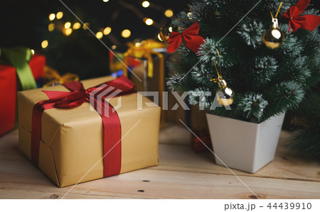Christmas Gift And Small Christmas Tree Christmas Gift And Small Christmas Tree 44439910