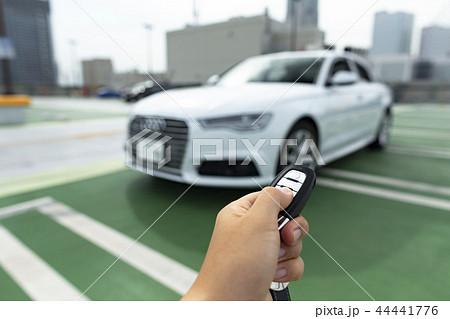 高級車 整備 セールスマン メカニック テクニシャン メンテナンス 女性 男性 名車 デマンド ビジの写真素材