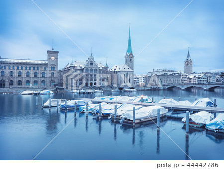 Old Zurich town in winter, view on lake Old Zurich town in winter, view on lake 44442786
